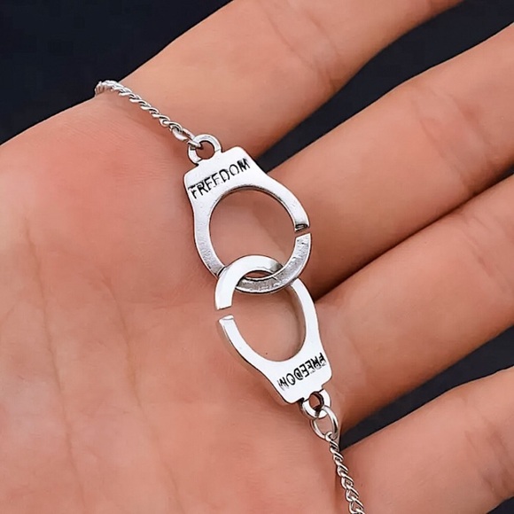 💜10/$25💜NEW Silver Handcuffs Charm Necklace - Picture 6 of 10